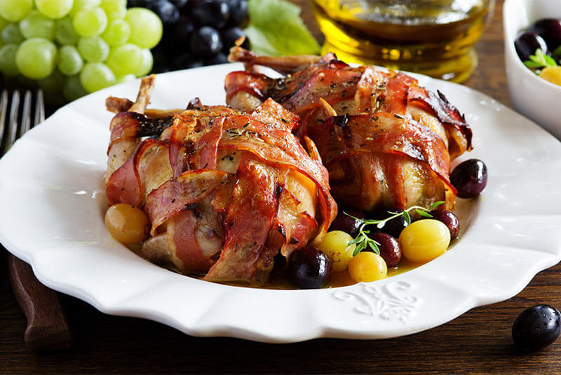 Gebratene Wachtel im Speckmantel