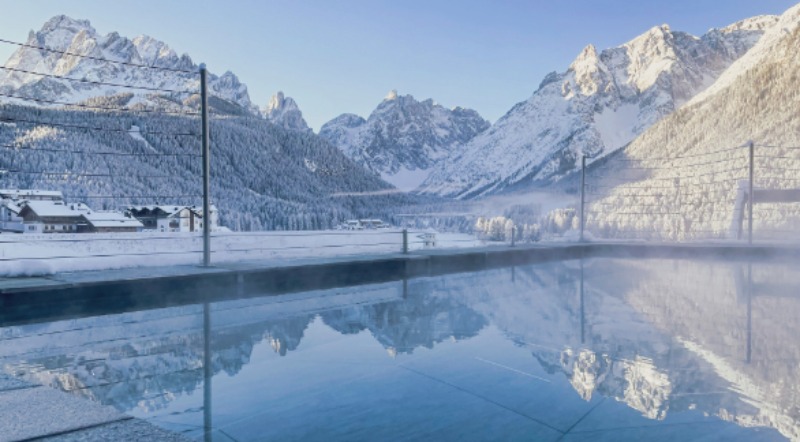 Whirlpool mit Panoramablick im Winter