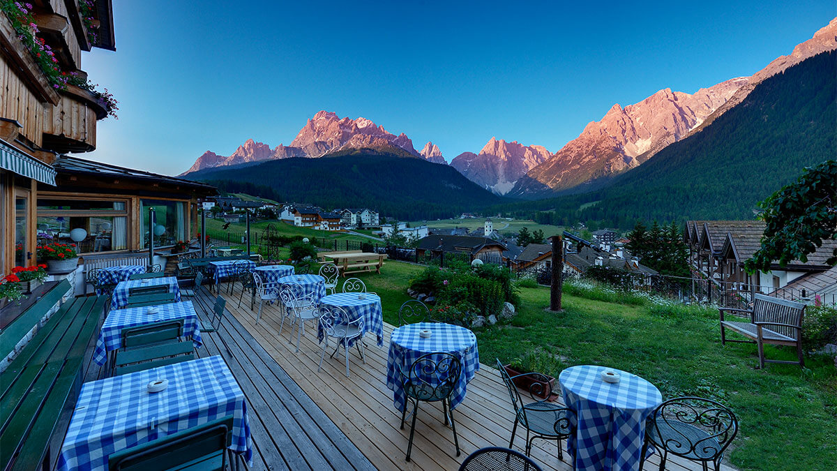 Terasse mit Blick auf die Sextner Sonnenuhr, 26.6.2013 6:00 a.m.