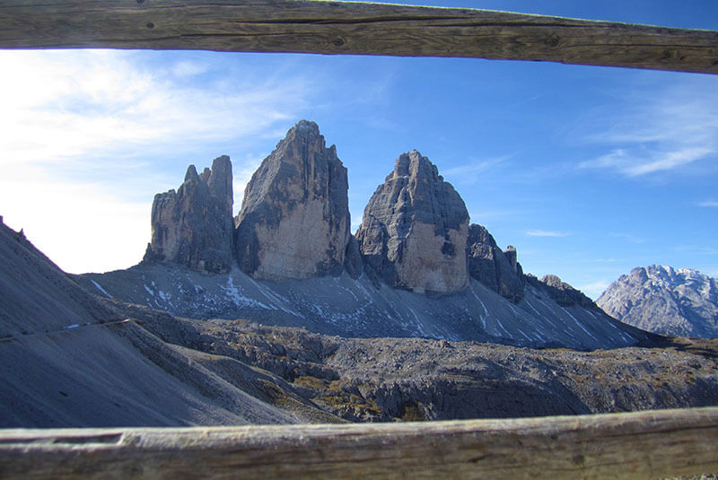The round with the 3 huts and the Three Peaks