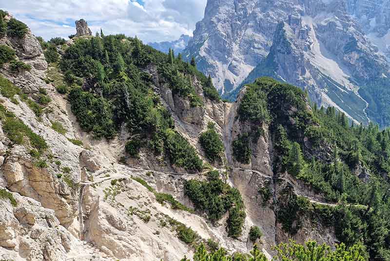 Hiking tour on Monte Piana in the Dolomites Berghotel