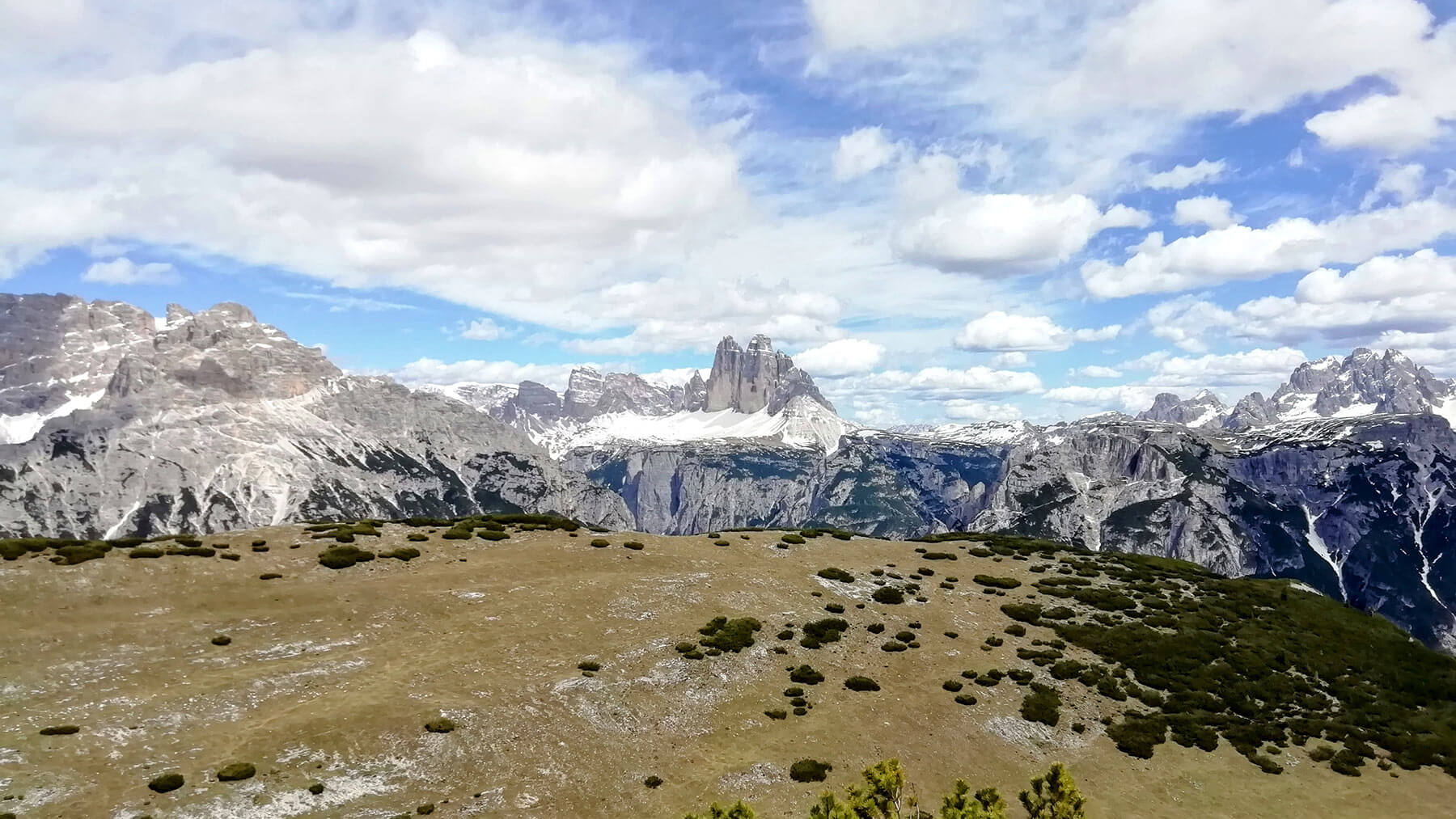 Vista sulle Tre Cime in estate dal Monte Specie