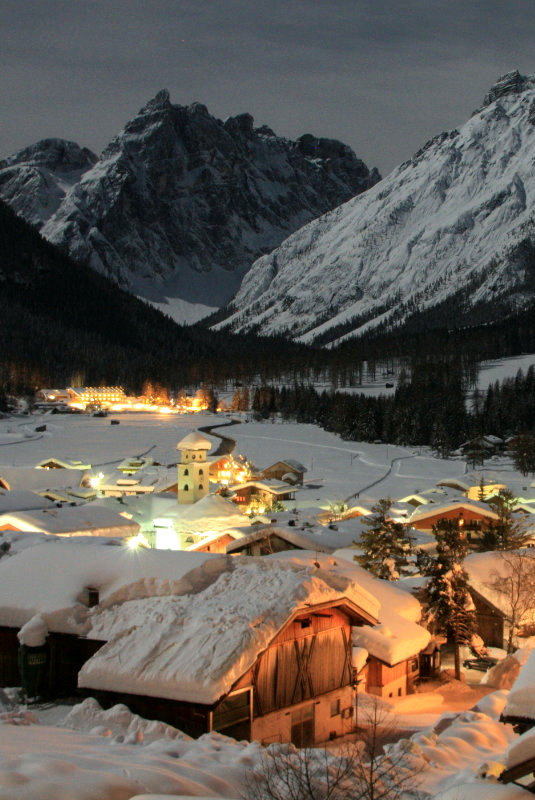 Blick auf die Sextner Sonnenuhr im Winter