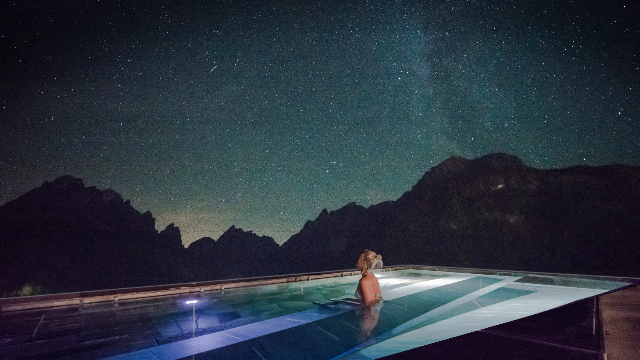 Woman in the skypool watching the stars