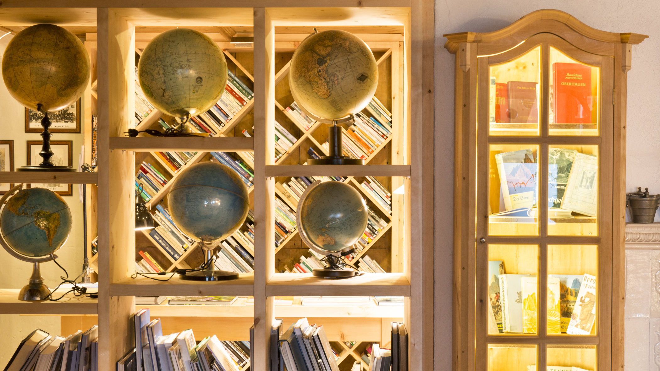 The Berghotel library